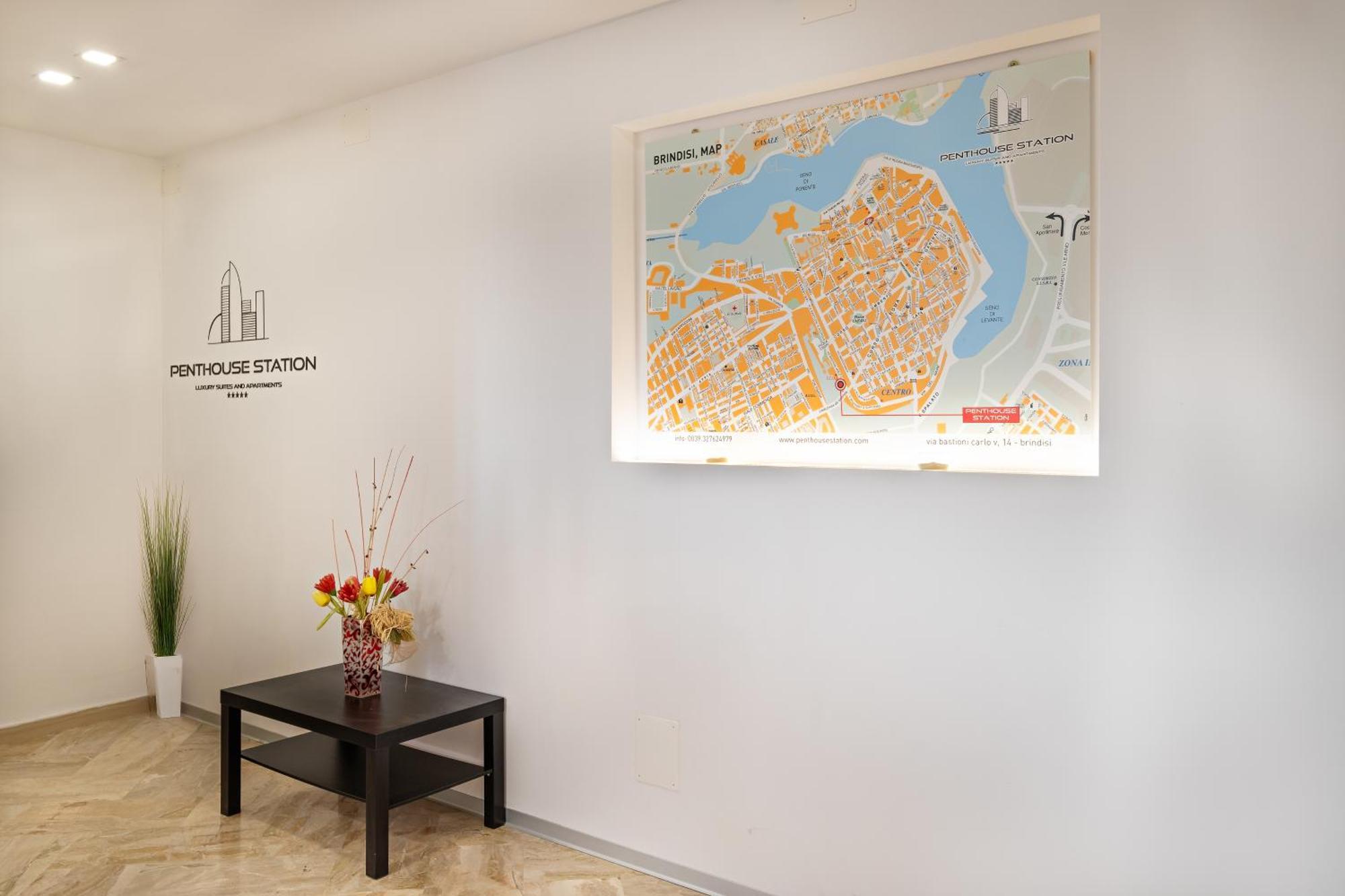 Penthouse Station Luxury Apts Le Dimore Бриндизи Экстерьер фото