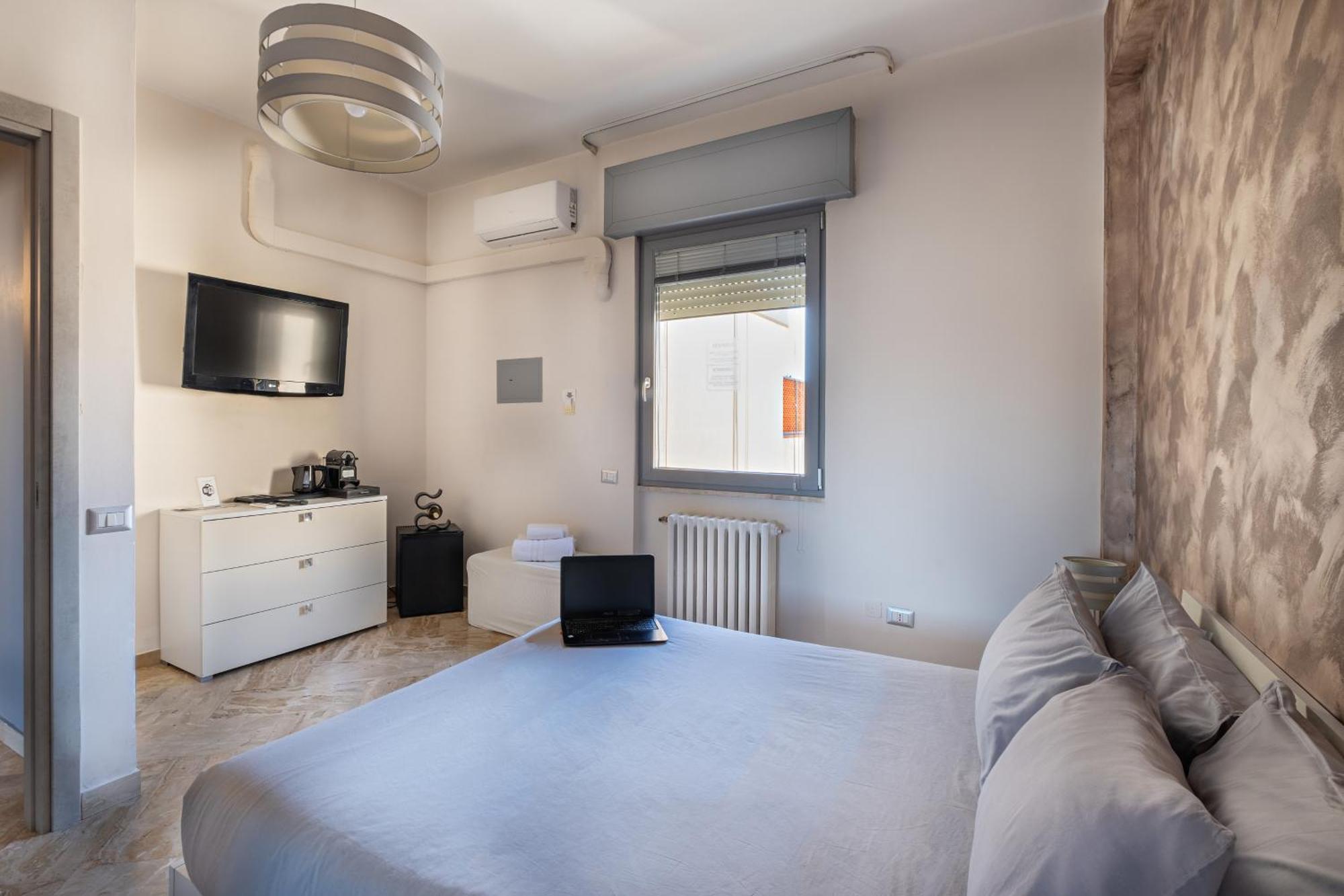 Penthouse Station Luxury Apts Le Dimore Бриндизи Экстерьер фото