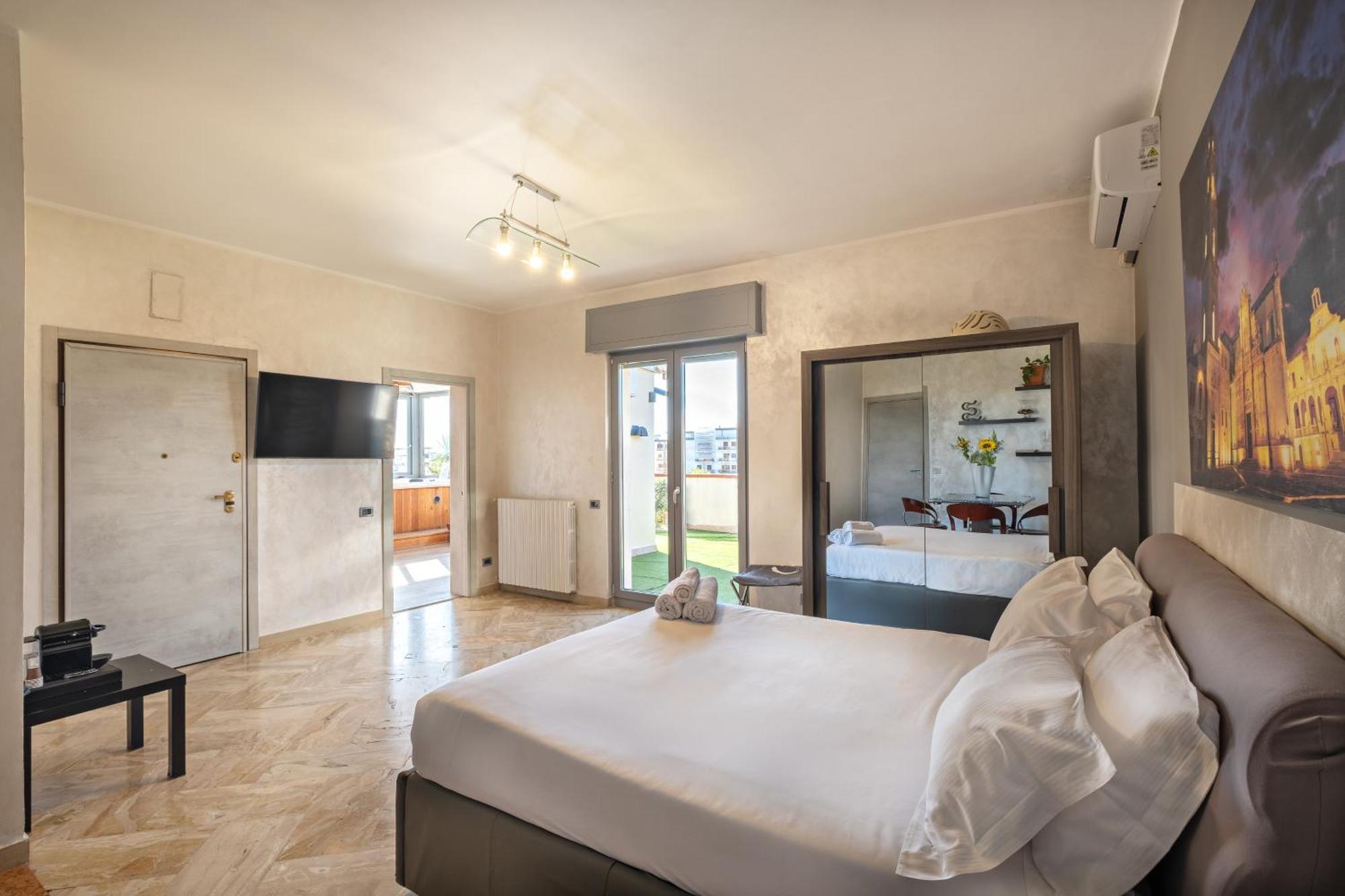 Penthouse Station Luxury Apts Le Dimore Бриндизи Экстерьер фото